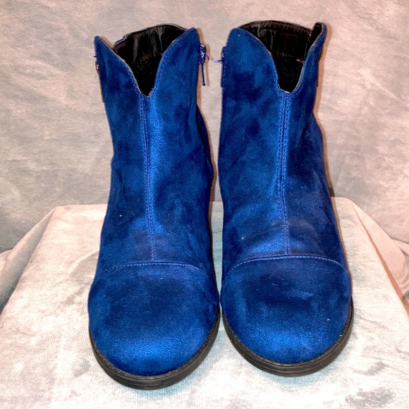 Blue suede like zip up ankle 3” heel boots women’s 7 1/2. *NWOT* - Picture 2 of 2